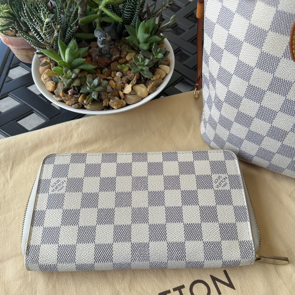 Authenticated Louis Vuitton Damier White and Blue zip around wallet.